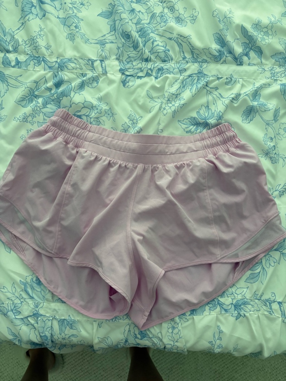 lululemon athletica hotty hot low rise short 2.5”